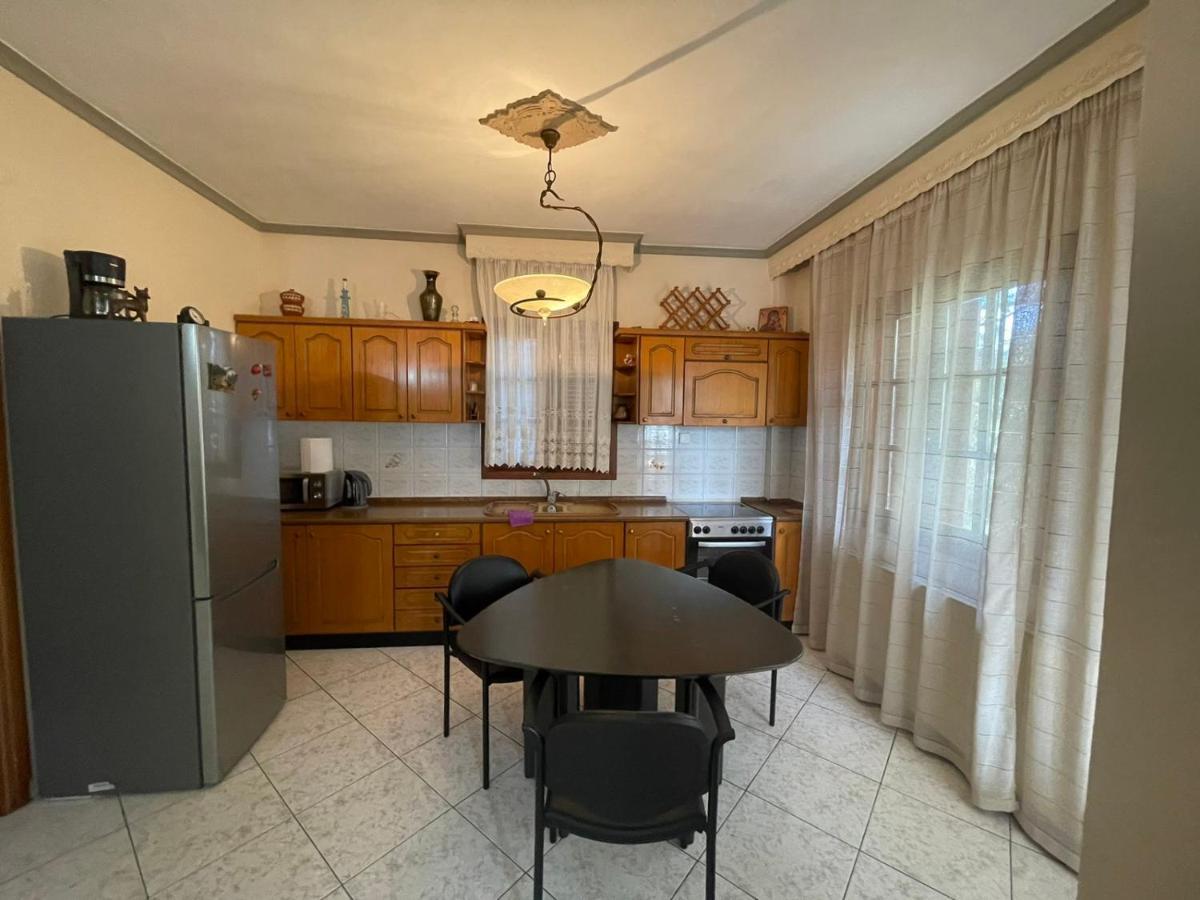 Nea Peramos Large Apartment Near The Beach Bagian luar foto