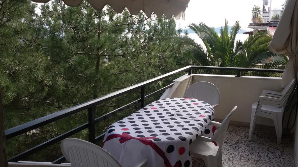 Nea Peramos Large Apartment Near The Beach Bagian luar foto